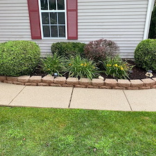 Landscaping-Block-and-Concrete-Cleaning-on-Sidewalks-in-Algonquin-IL 3